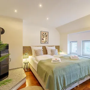 Maisonette Am Holstentor Mit Dachterrasse Und Heimkino Deutschland